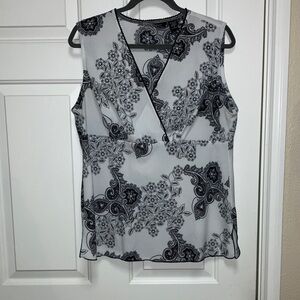 Elegant Black and Off-White Paisley V-Neck Sleeveless Blouse Size XL